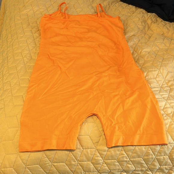 Small Forget Me Not Orange Seamless Romper, never worn - Picture 2 of 2